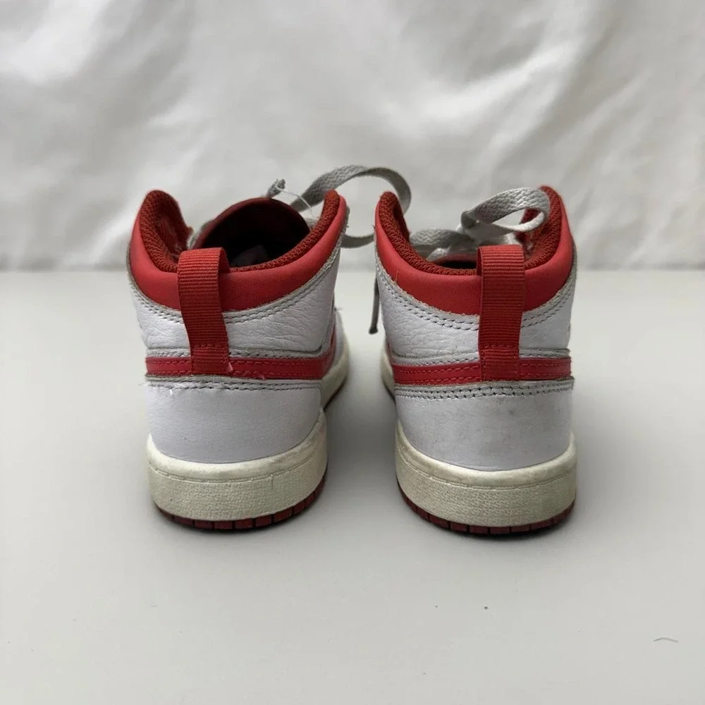 Nike jordan mid